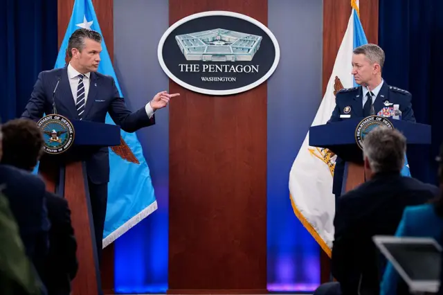 Press conference of the US Defense Secretary and a general